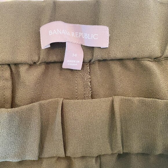 Banana Republic Olive Ankle Pants - Picture 3 of 6
